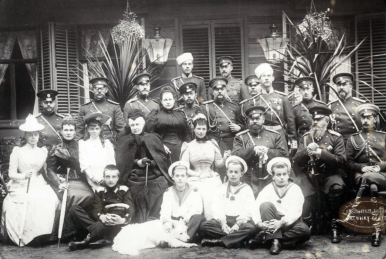 Семья Романовых на военных манёврах в Красном Селе, 1892 год